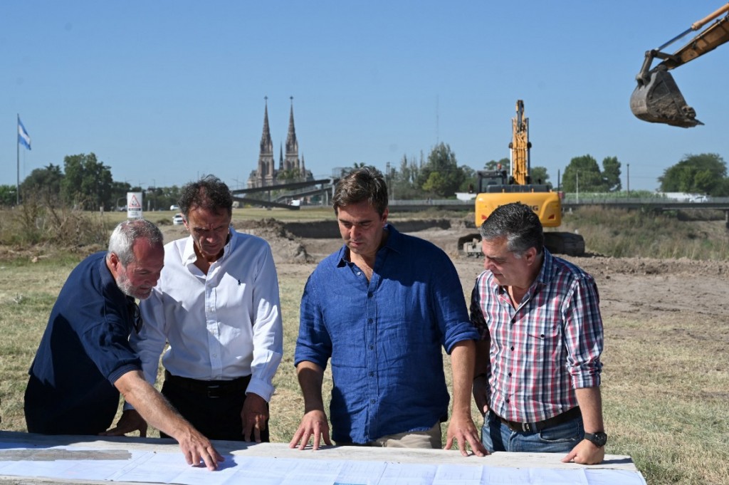 Gabriel Katopodis recorrió las obras del río Luján