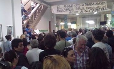 Trabajadores estatales se manifestaron en la Municipalidad
