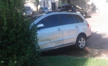 Tres heridos por un choque entre dos autos