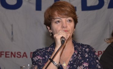 "La gobernadora desprecia a la Escuela"