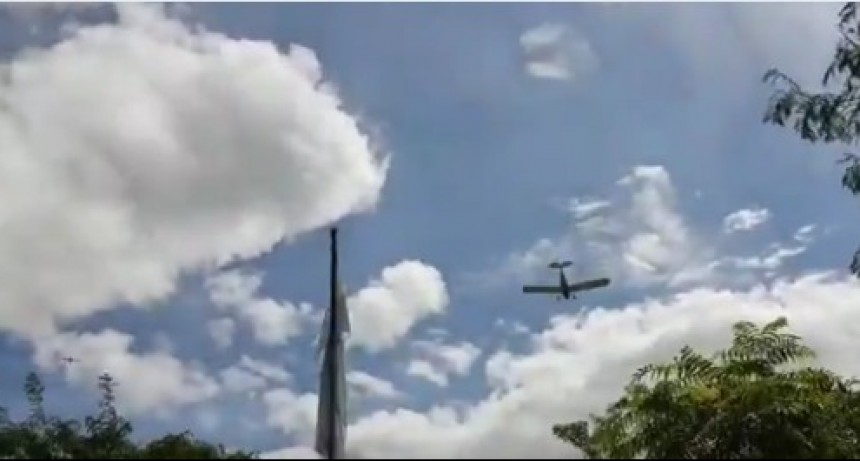 Avión fumigó sobre una escuela en Parada Robles