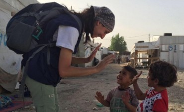 Una lujanense voluntaria en Cascos Blancos