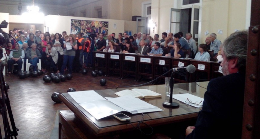 Ediles y vecinos reclamaron la presencia del intendente