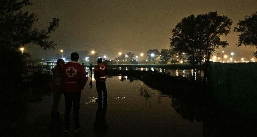 Inundación: Cruz Roja trabaja en Luján