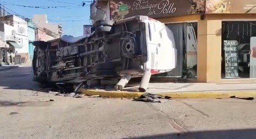 Violento choque de una Amarok con dos ocupantes de Moreno