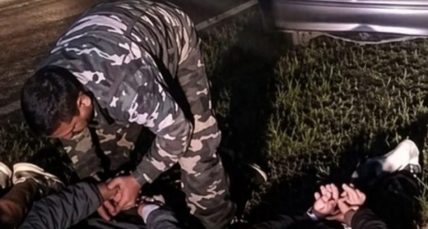 Robo, larga persecución, tres detenidos y un prófugo