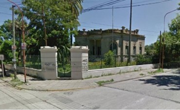 Estudiantes toman la Escuela Media N° 1 contra las aulas container