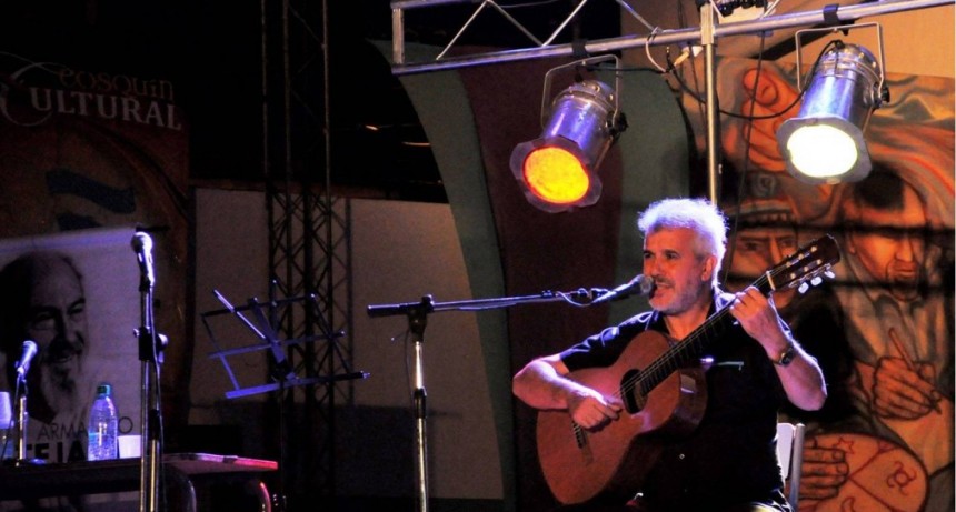 Roberto Calvo presentará sus temas, en solo de guitarra y en guitarra y voz.