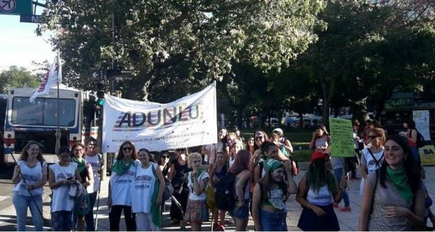 Docentes universitarios paran por 72 horas