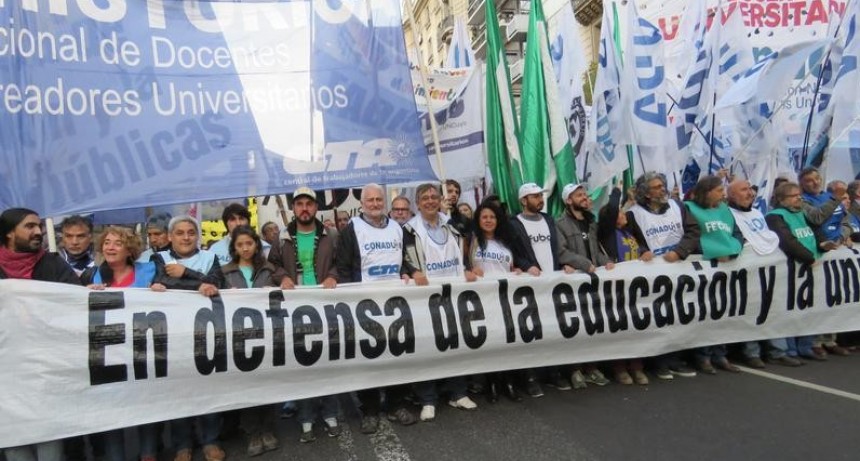Paro y movilización de docentes universitarios