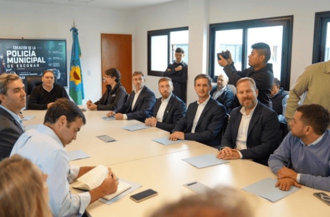 La reuni&oacute;n de Boto y otros 11 intendentes por las polic&iacute;as municipales