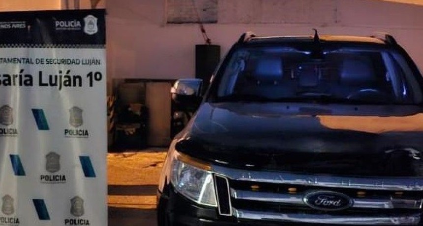 Recuperan una camioneta robada; dos detenidos y dos pr&oacute;fugos