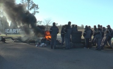 Bloquean el acceso a la planta de Cartocor
