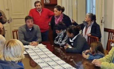 Vecinos marcharon en reclamo por las viviendas sociales y el intendente se comprometió a exigir respuestas en Provincia