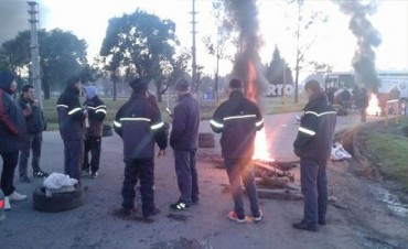 Paro en el ingreso a Cartocor