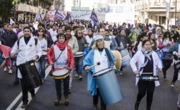 Docentes evalúan nueva propuesta salarial