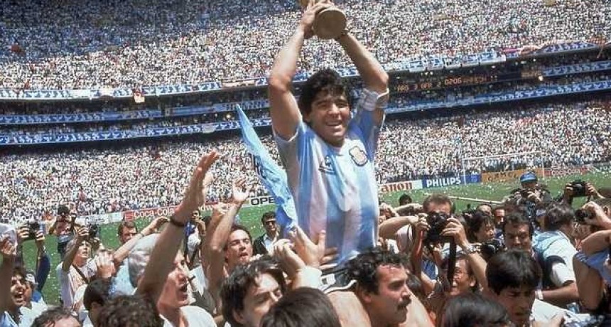 Vuelta Olímpica con Maradona