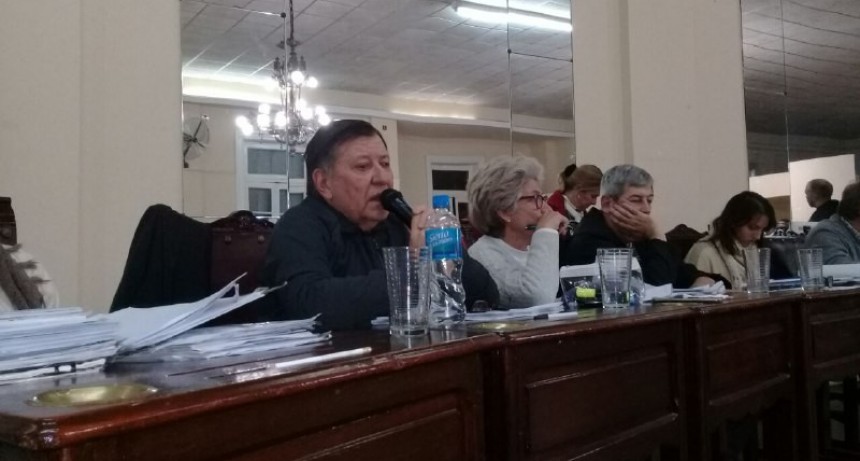 Artero procesado pidió licencia, no se la dieron y apareció
