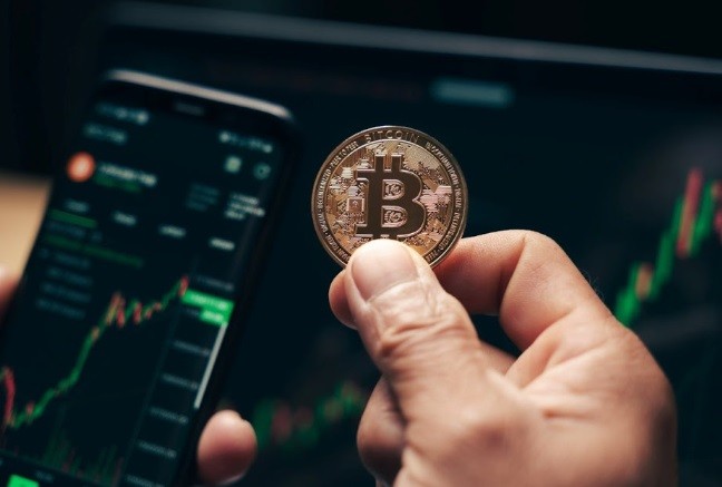  "La hip&oacute;tesis es que alguien le vendi&oacute; un balance de Bitcoin a Adorni para justificar sus fondos"