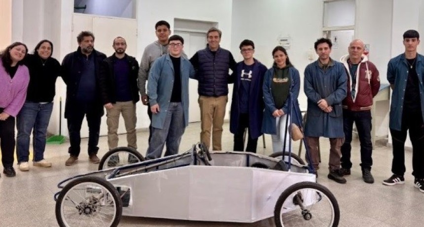 Estudiantes de la Industrial avanzan con el auto eléctrico para el Desafío Eco YPF 2026