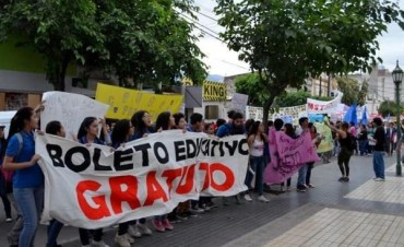 Vidal realizó anuncios sobre el Boleto Educativo pero deja afuera a los universitarios.