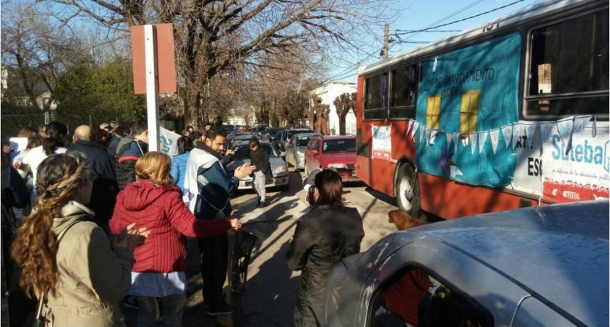 Maestros realizan "Caravana por la Educación Pública"