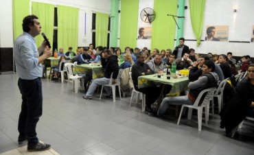 Boto se reunió con vecinos y comerciantes de Jáuregui y Pueblo Nuevo