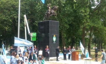 Se colocará un cofre del tiempo en el monumento a San Martín