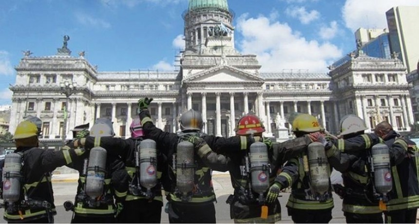 Bomberos reclaman por desfinanciamiento