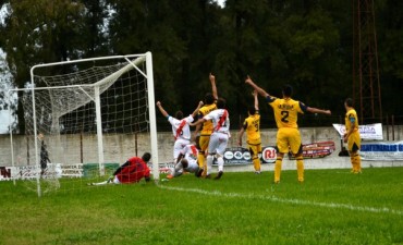 Con un insólito gol anulado, Luján cayó ante Dock Sud