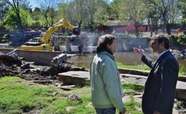 Hidráulica comenzó a remover las compuertas del río