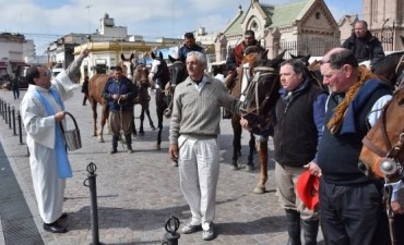 Llegan los primeros peregrinos a caballo