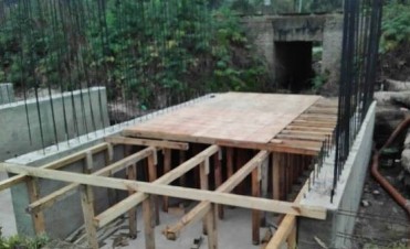 Avanza la reconstrucción del puente del barrio El Pinar