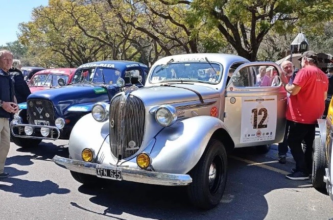  Se larga el Gran Premio Argentino Hist&oacute;rico con las cupecitas del TC