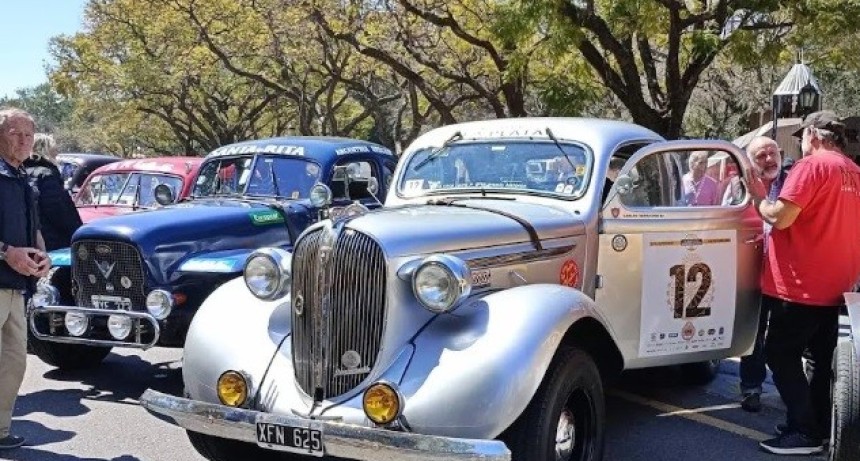  Se larga el Gran Premio Argentino Hist&oacute;rico con las cupecitas del TC