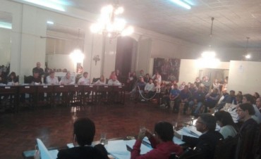 El concejo alzó las manos para darle facultades económicas a Luciani