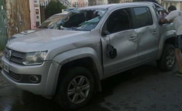 Robo, tiroteo, un policía herido y cinco detenidos