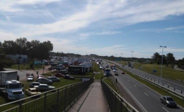 Se realizó el encuentro de autos y camiones a pesar de las advertencias del municipio.