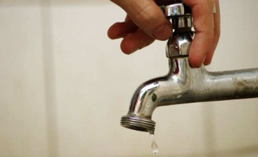 Fuertes reclamos por falta de agua en distintos barrios