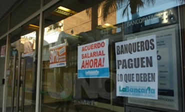 Este martes continúa la atención reducida en los bancos